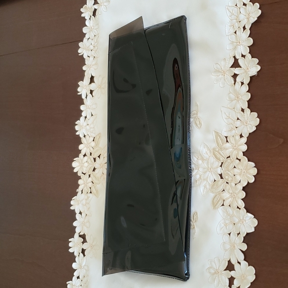 BCBGMaxAzria Black Plastic Envelope Evening Purse with a Single Magnetic Snap - Picture 1 of 12